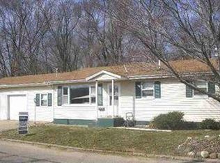 1513 W Shore Dr, Pekin, IL