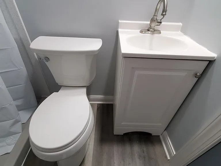 909 College Ave — Photo 14