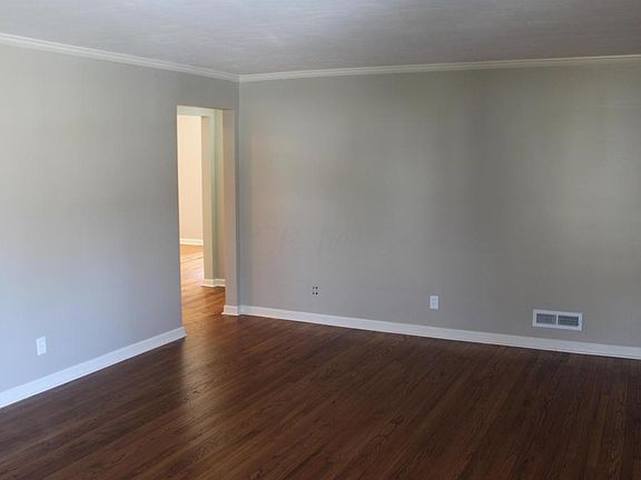 5th image of 4836 Sharon Ave