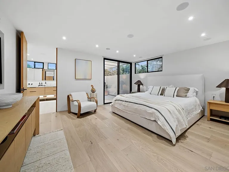 7376 Fay Ave — Photo 20