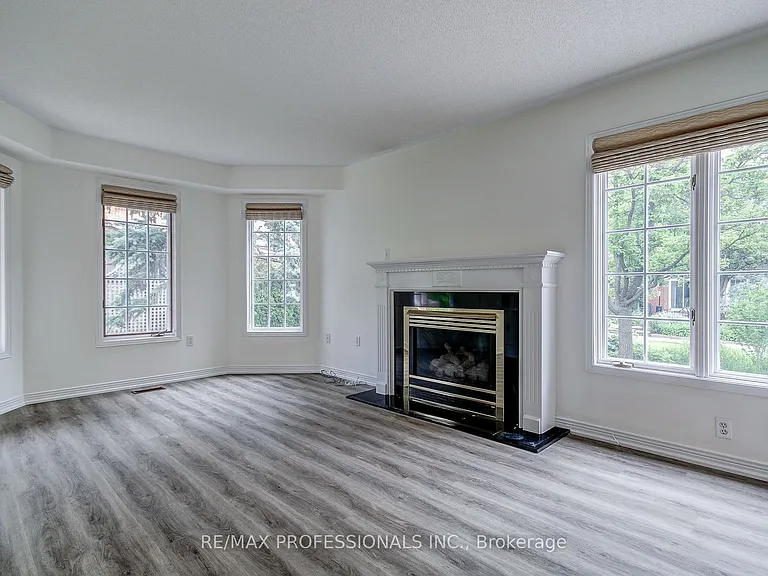 2145 Country Club Dr E #23 — Photo 12