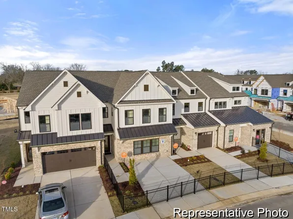 220 N District Ave #271, Clayton, NC 27527