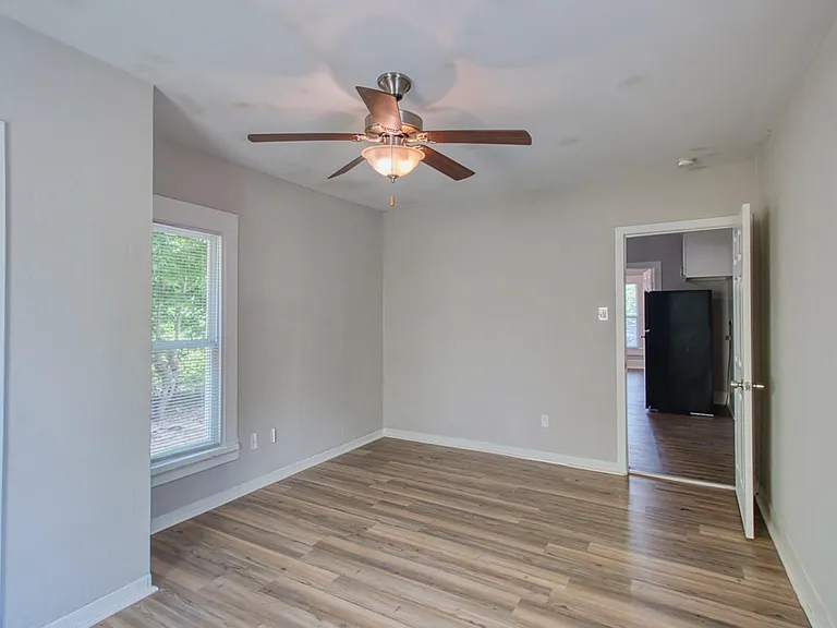 3201 Adelia St — Photo 10