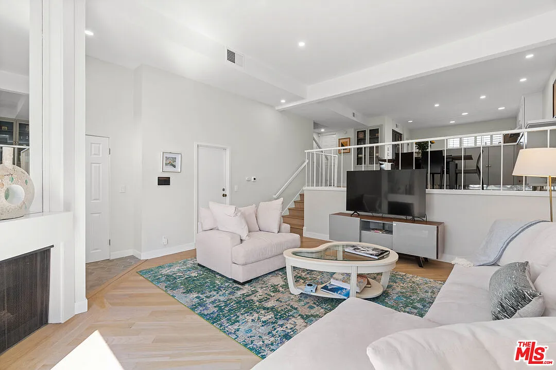 2 bed, 2.5 bath, 1575 sqft, $6,500 — Photo 4
