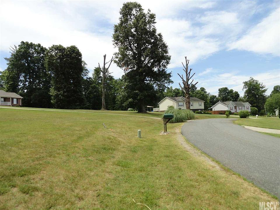 2nd image of 4053 Meadow Cir