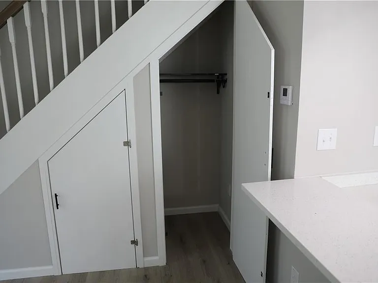 1321 Surrey Ln SW — Photo 17