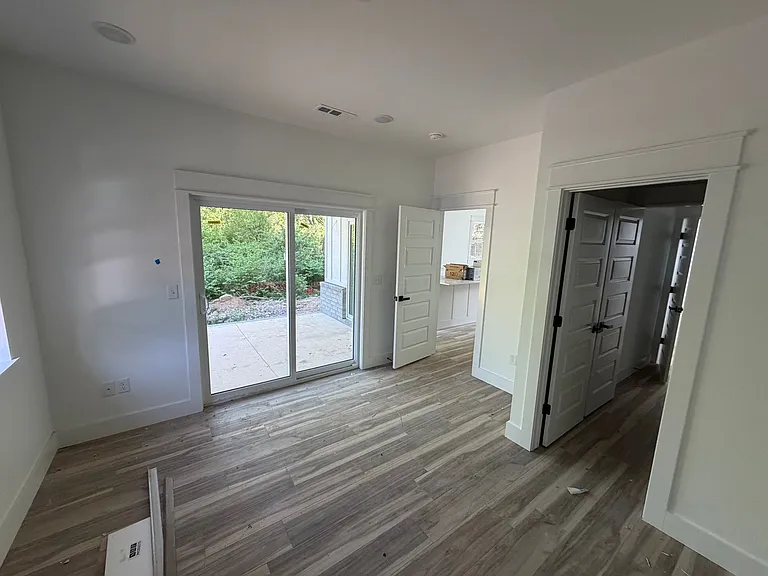904 N Sang Ave #B — Photo 4