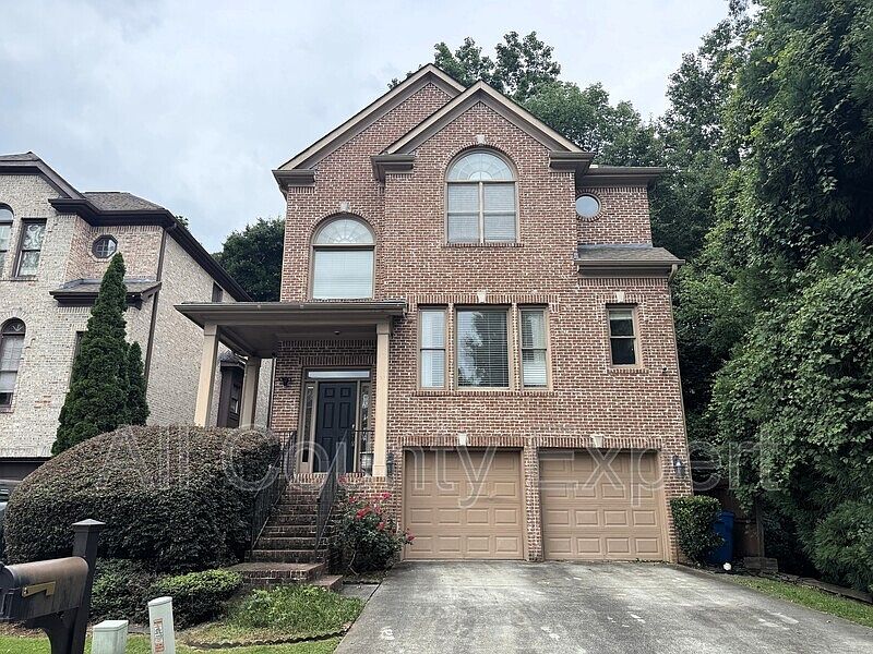 1st image of 871 Lenox Ct NE