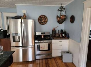 19 Calumet Rd, Holyoke, MA 01040