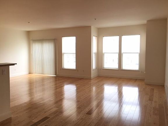 4th image of 118 Wood St APT 303