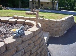 102 Deborah Dr, Rutland, VT 05701