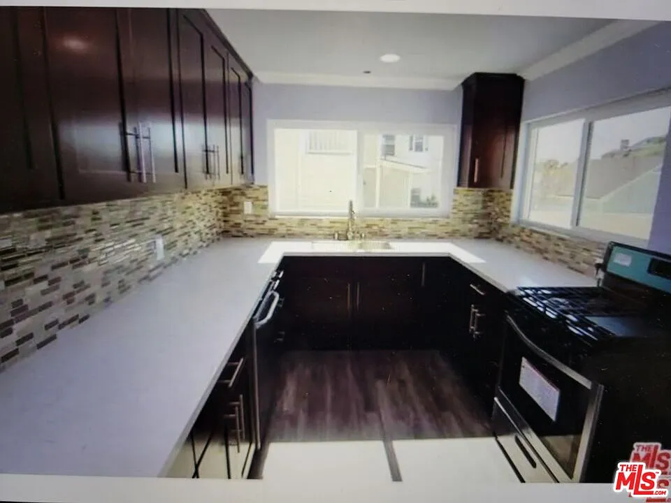 7 bed, 4.0 bath, 3430 sqft, $8,600 — Photo 4