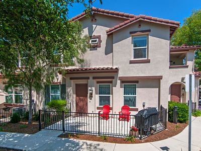 418 Avenida De La Luna, Vista, CA, 92083