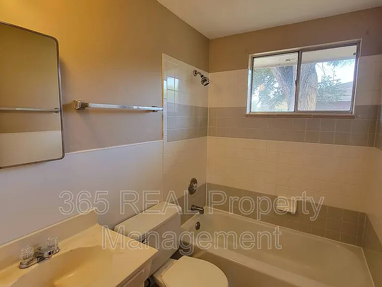 2440 W 11th St — Photo 12