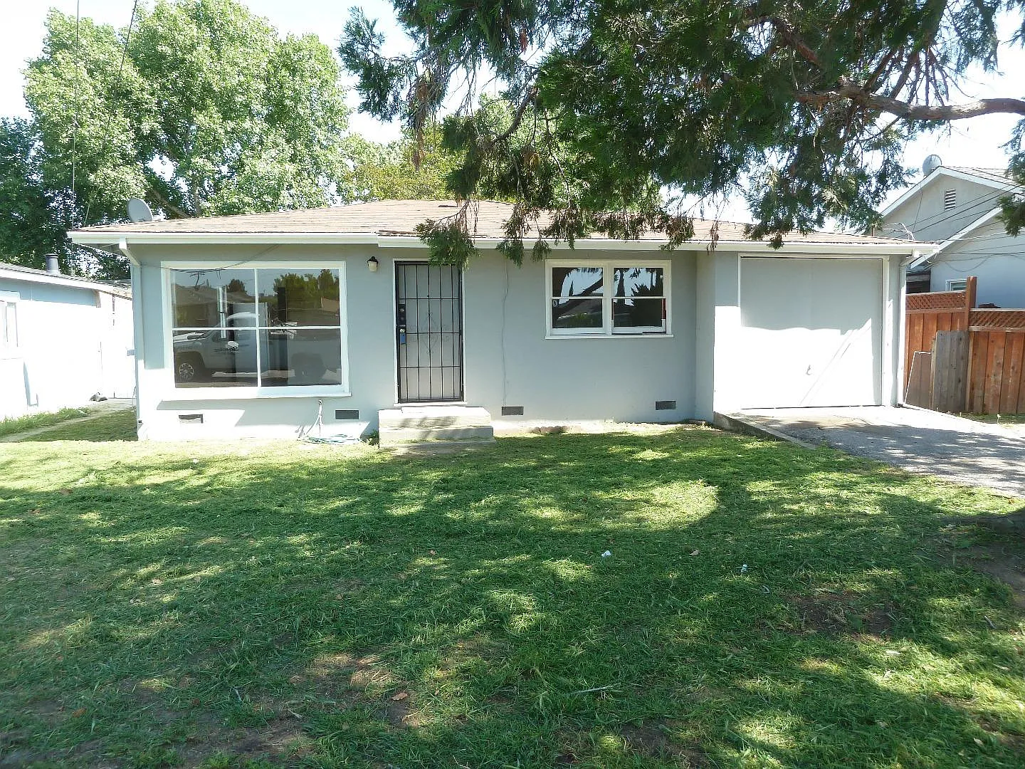 3526 E Hills Dr photo 1