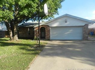 9044 E 26th Ct, Tulsa, OK 74129