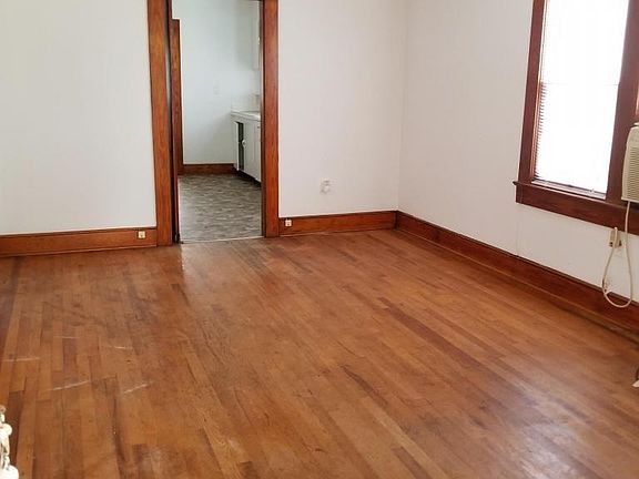 3rd image of 432 E 17th St