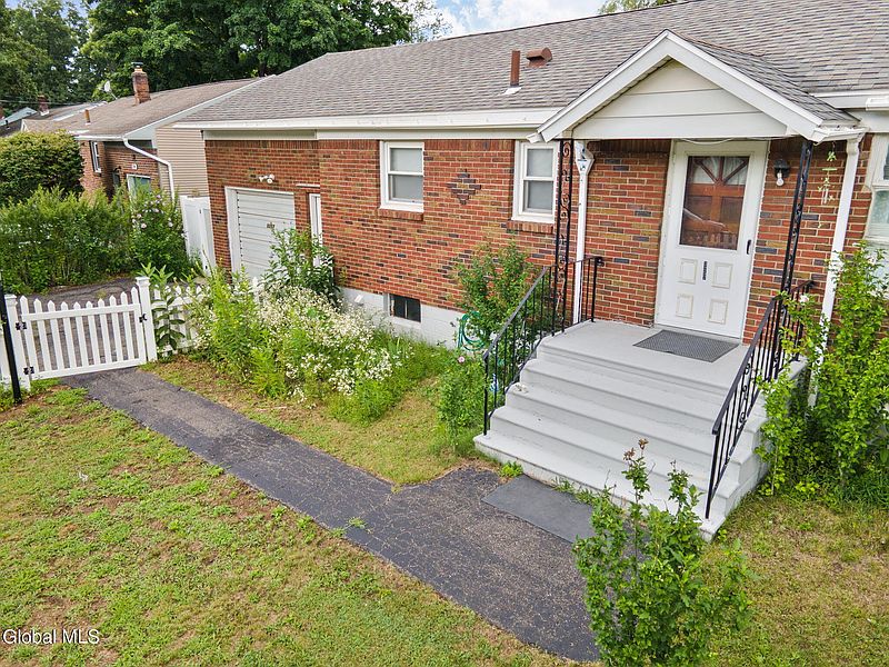 4th image of 3257 McDonald Avenue