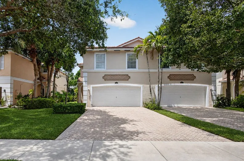 9181 Villa Palma Ln