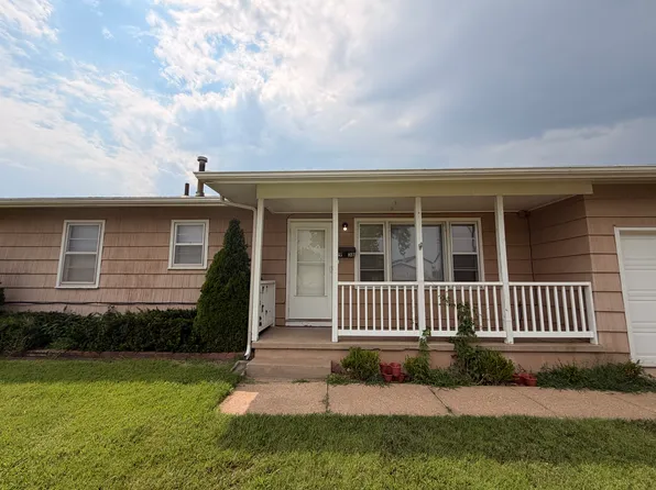 1938 Lewis Ave, Salina, KS 67401