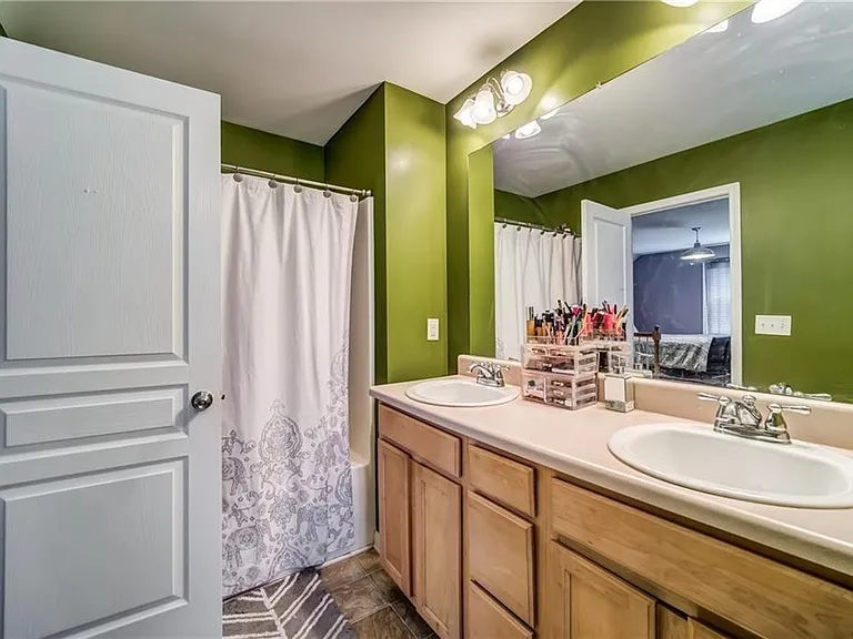 224 W Marietta St — Photo 20
