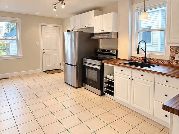 5th image of 93 Adeline St