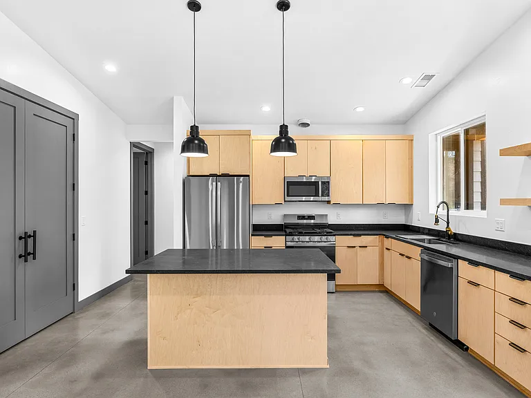 4545 N Doral Way — Photo 2
