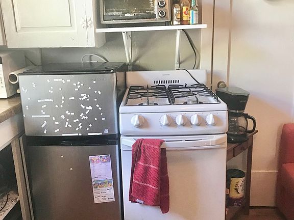 3rd image of 725 E 5th St #3