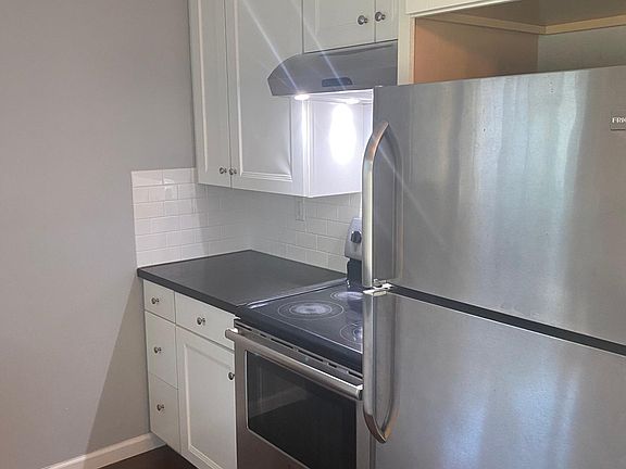 5th image of 40 Hobart Ave #1