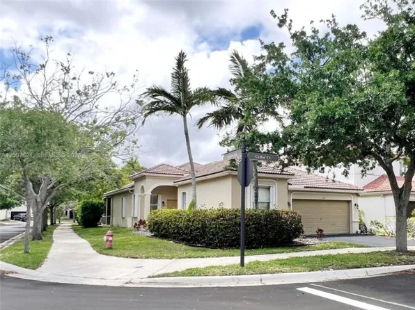 1901 Cedar Ct, Fort Lauderdale, FL 33327