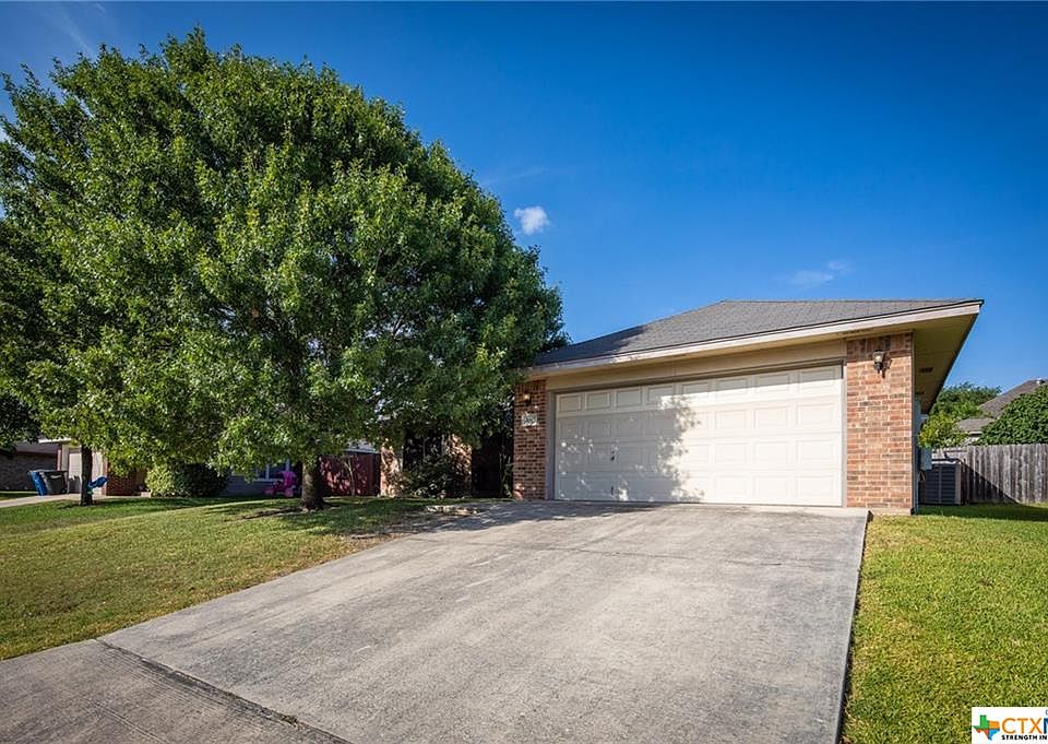 1st image of 2045 Bentwood Dr
