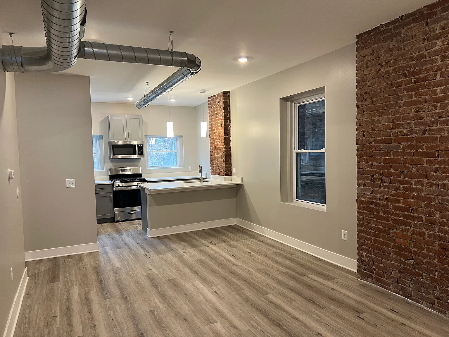 1 bed, 1000 sqft, $1,550 — Photo 2