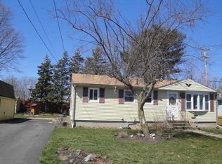 89 Michigan Ave, Warwick, RI 02888