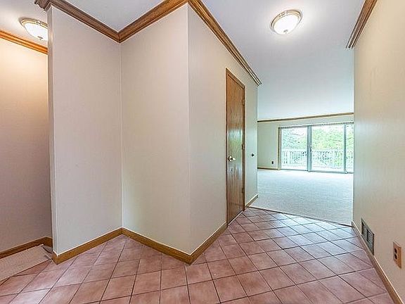 3rd image of 638 Watersedge Ct