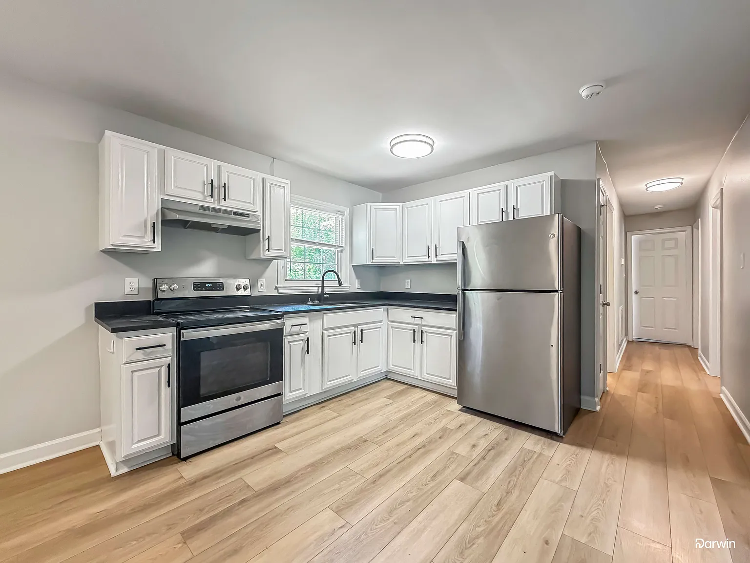 3 bed, 1.0 bath, 960 sqft, $1,350 — Photo 4