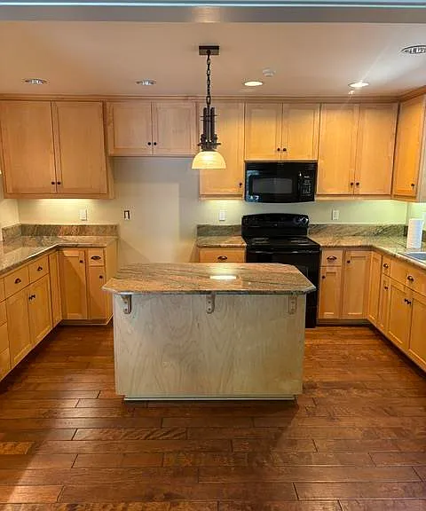 412 West St — Photo 5