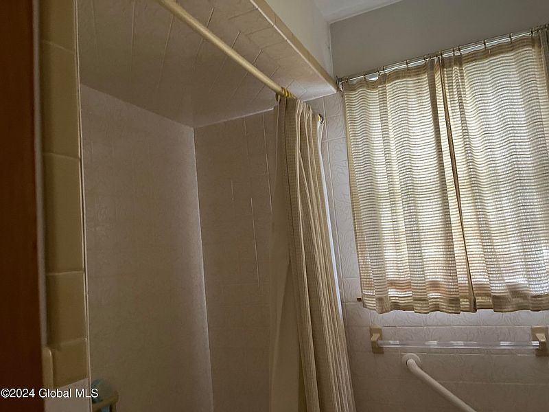 5th image of 1525 Mervin Avenue