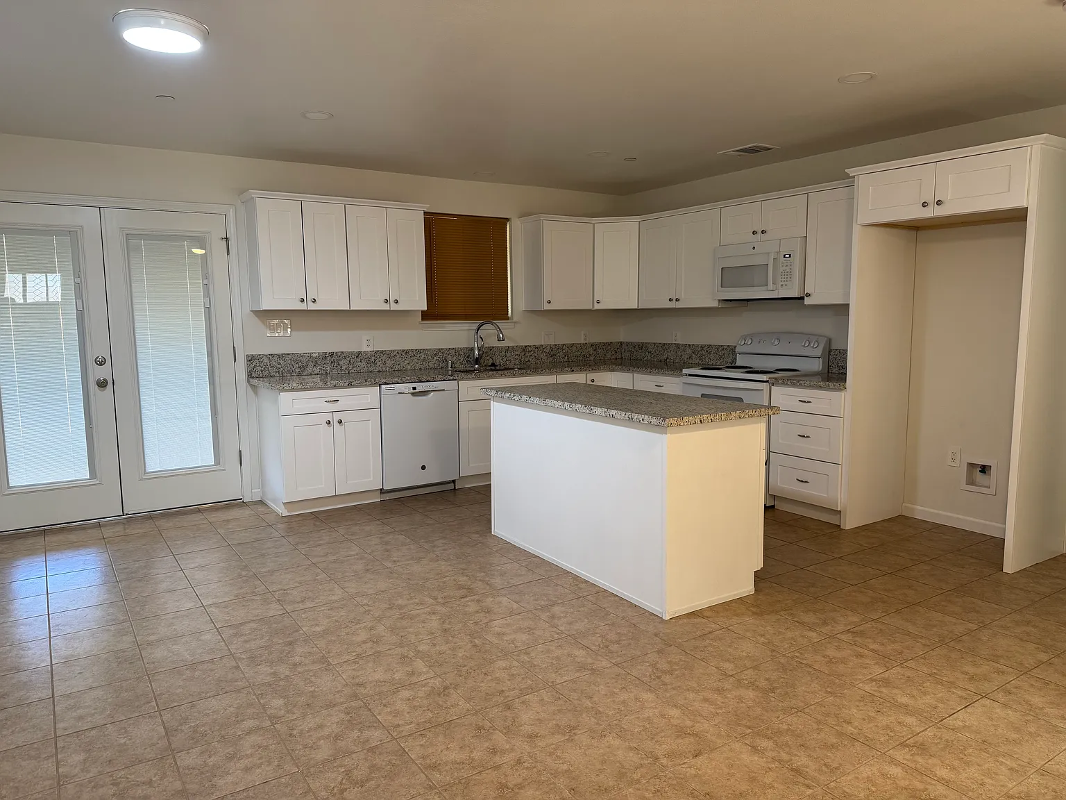 1 bed, 1100 sqft, $1,500 — Photo 1