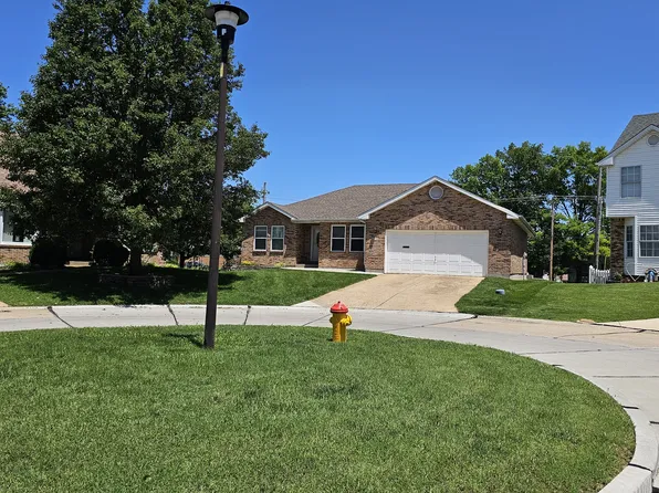 8703 Fatima Dr, Saint Louis, MO 63123