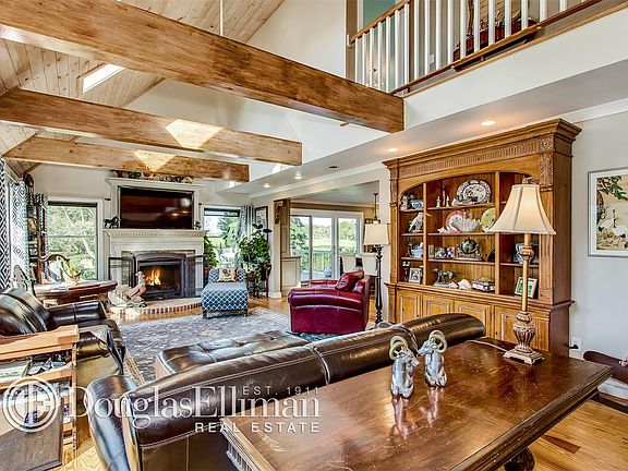 5th image of 409 West Ln