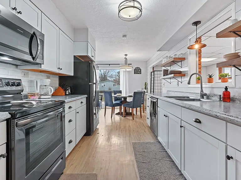 7001 W Northview St — Photo 5