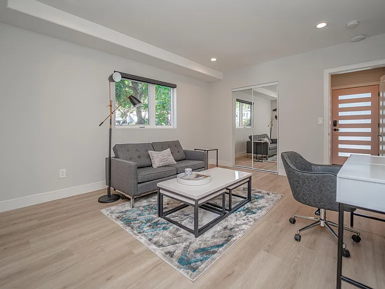 2115 Holly Dr — Photo 9