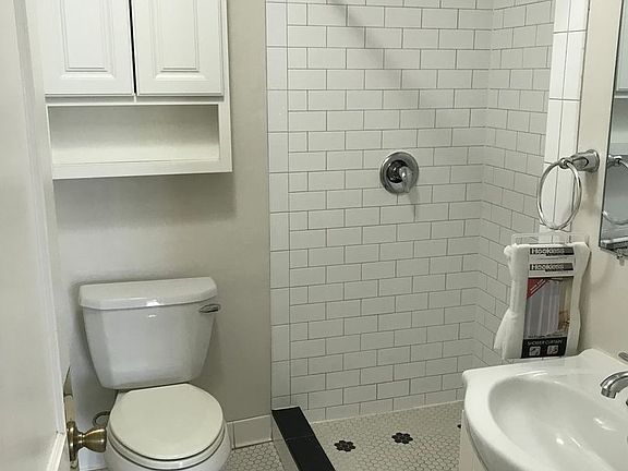 4th image of 995 Grand Ave APT B3