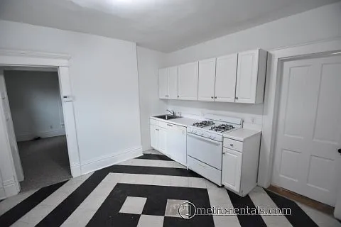 2185 Summit St #C — Photo 7