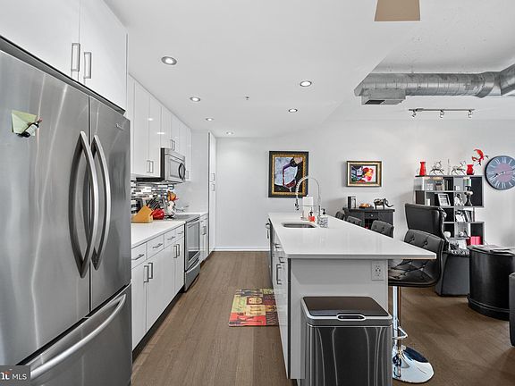 4th image of 3409 Wilson Blvd Unit 406