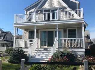 231 Beach Ave, Hull, MA 02045