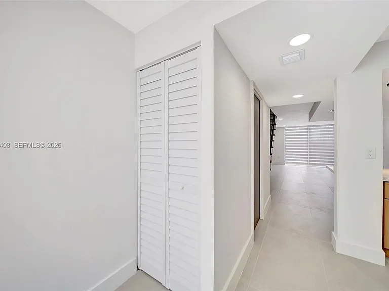 1083 W 38th St #23-8 — Photo 28