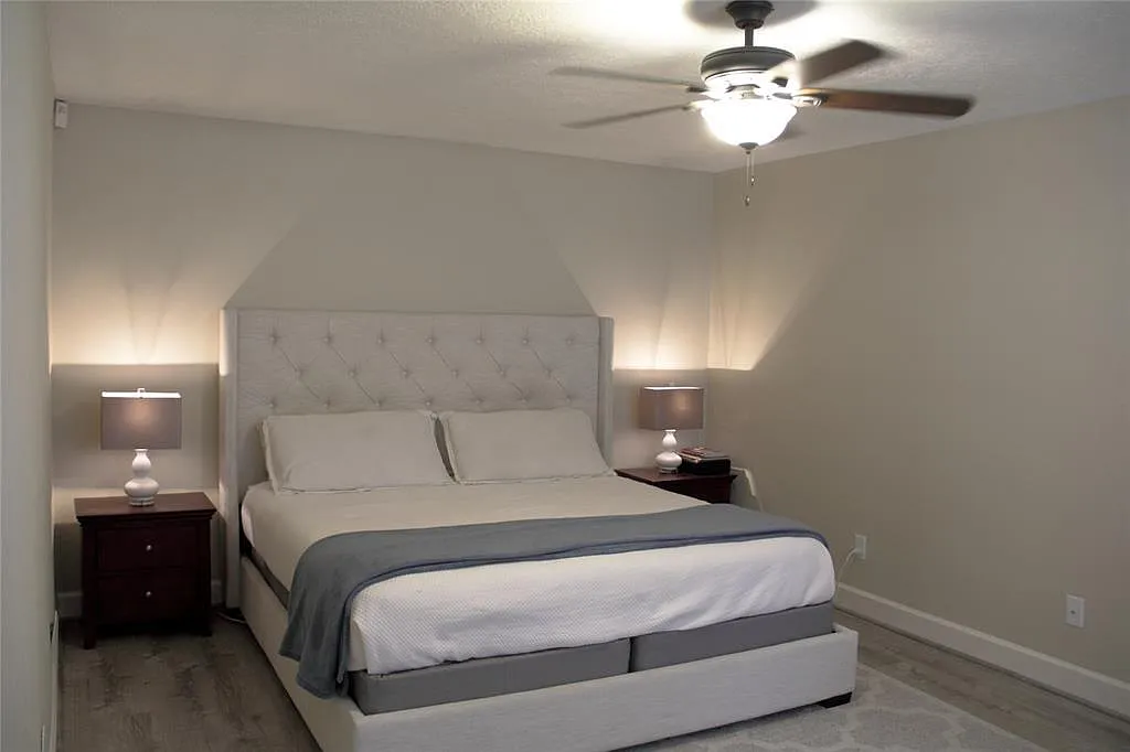 1803 Edinburg Ave - 1803 — Photo 2