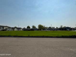 108 3rd St NW, Devils Lake, ND 58301