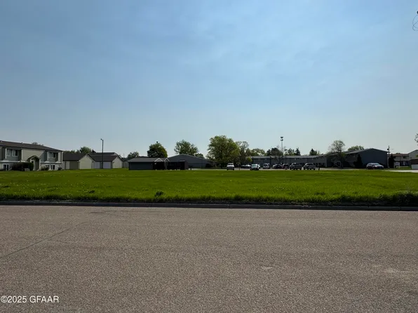 108 3rd St NW, Devils Lake, ND 58301